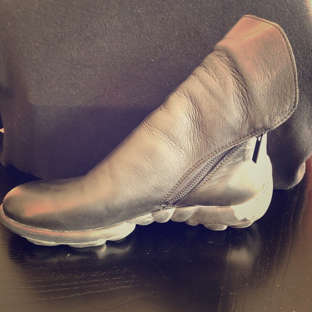 *MINT* John Fluevog Angel Walker size 11!